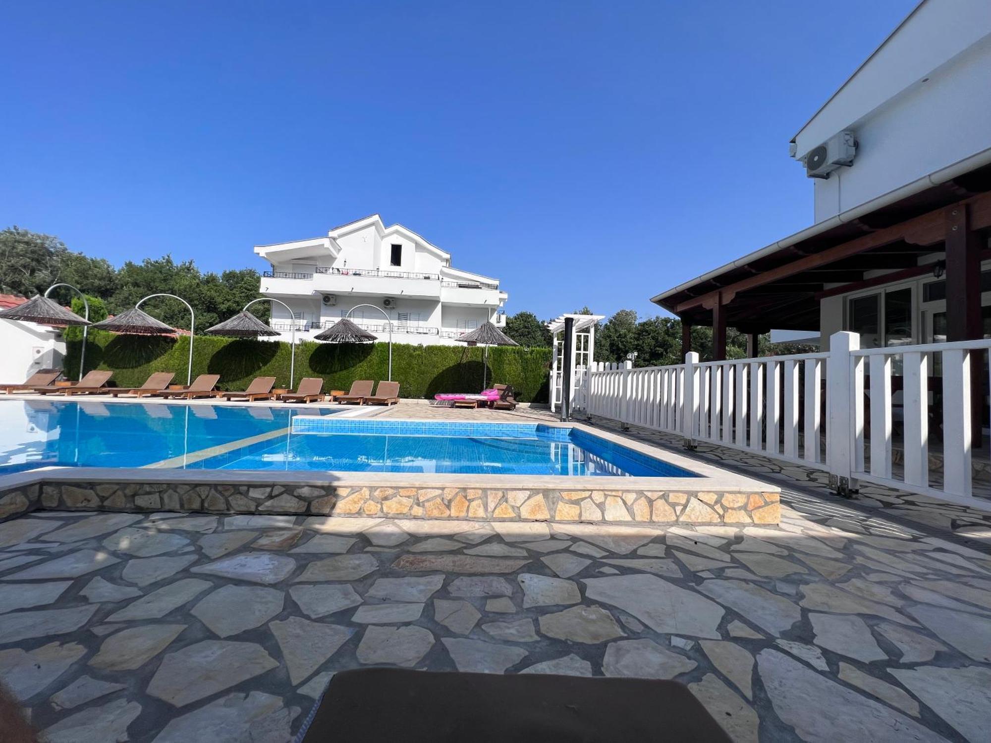 Residence Leora Ulcinj Exterior photo